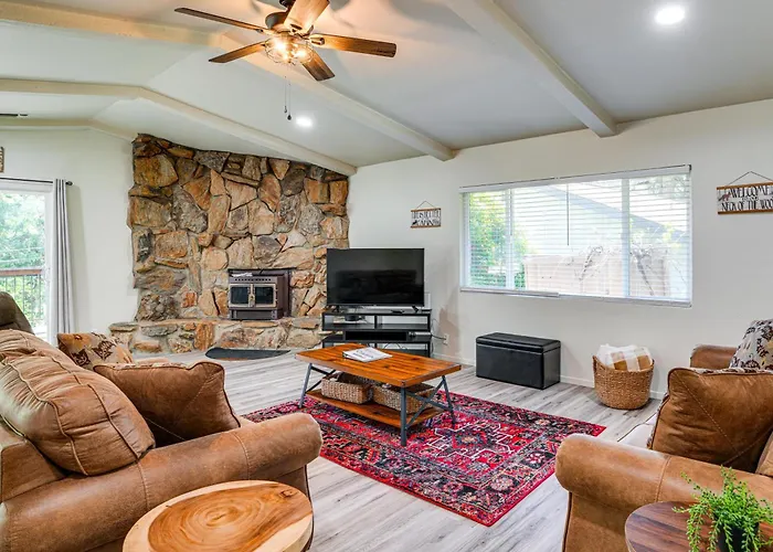 Furnished Deck & Fire Pit: Sherwood Forest Cabin