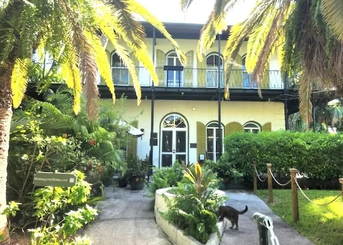 Duval Street Suite Overlooking Duval W Parking And Pool
