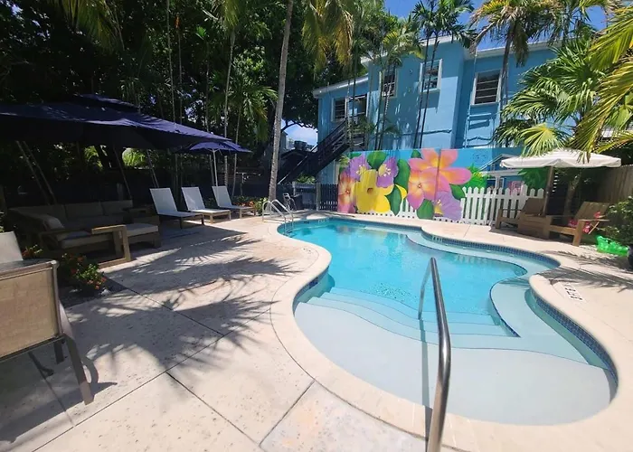 Duval Street Suite W Parking And Heated Pool