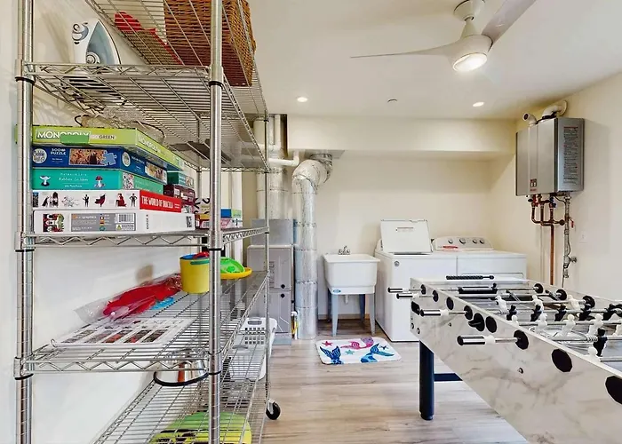 New Home- Minutes From Beach Foosball & Yard