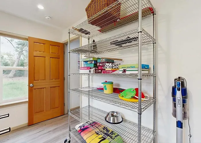 New Home- Minutes From Beach Foosball & Yard