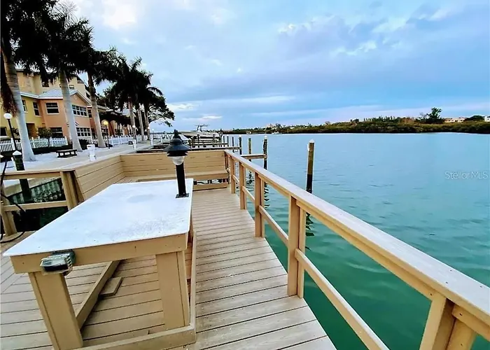 Indian Shores Beach Condo, Sleeps 4, Steps To Sand