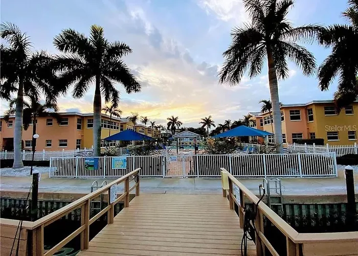 Indian Shores Beach Condo, Sleeps 4, Steps To Sand