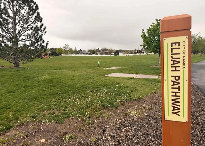 Southwestern Style 4 Bedroom Nampa Home Sleeps 16!