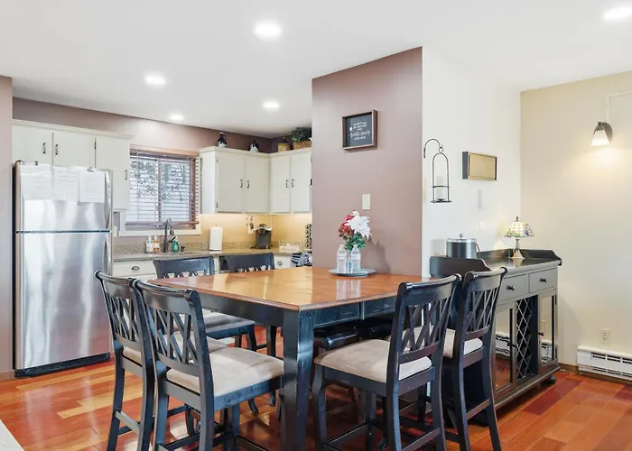 Cozy Camelback, Pocono Retreat W/ Mountain Views!