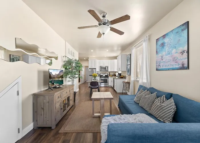Marvelous Midtown Stay With A Modern Twist