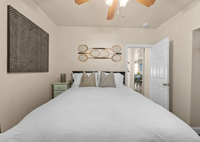 Marvelous Midtown Stay With A Modern Twist