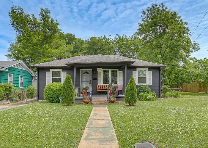 3 Mi To Downtown: Family-Friendly Birmingham Home