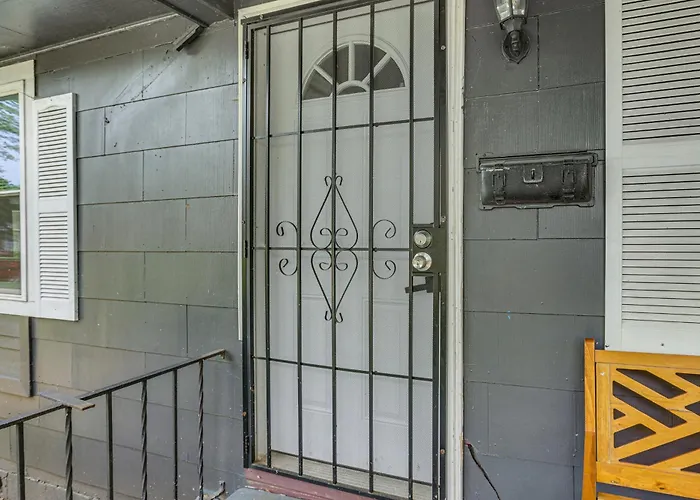 3 Mi To Downtown: Family-Friendly Birmingham Home