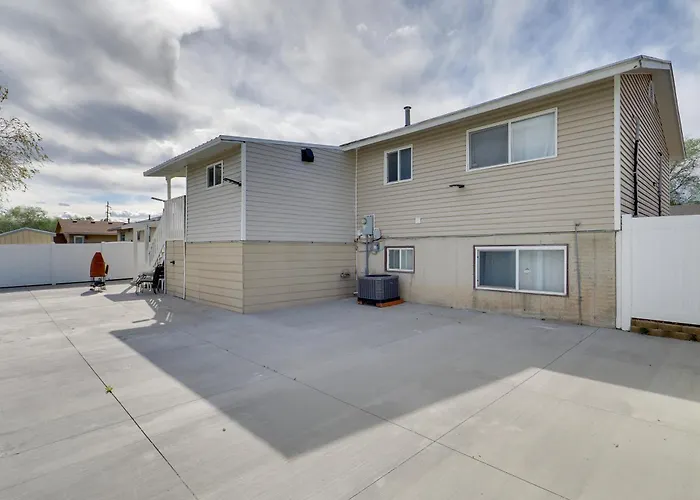 Deck + Yard: Pet-Friendly Apartment In Magna!
