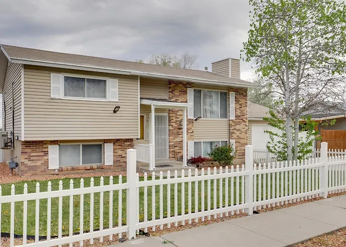 Deck + Yard: Pet-Friendly Apartment In Magna!