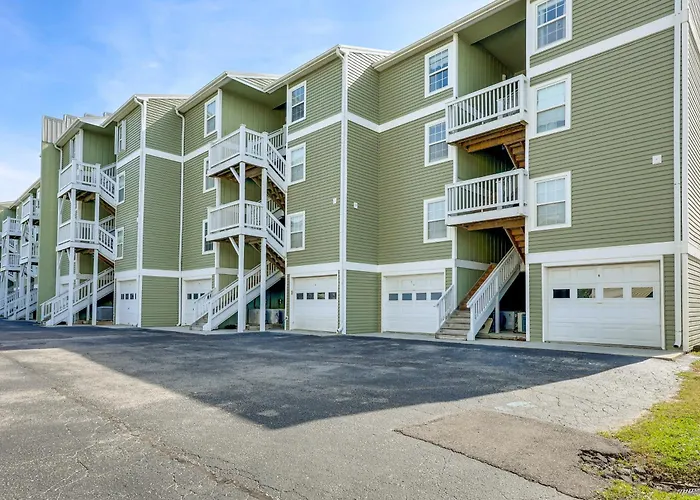 Cozy Carolina Beach Condo W/ Ocean Views!