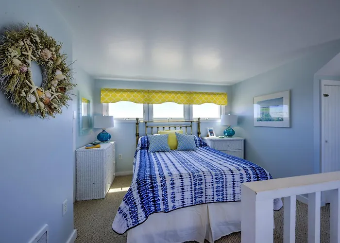 Cape Cod Oceanfront Retreat—Bay Creek Views