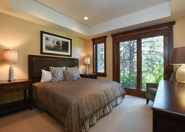 Luxury Northstar Home| Hot Tub| Walk To Ski Lifts