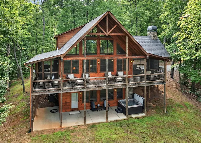 Luxury Mineral Bluff Cabin With Deck & Hot Tub!