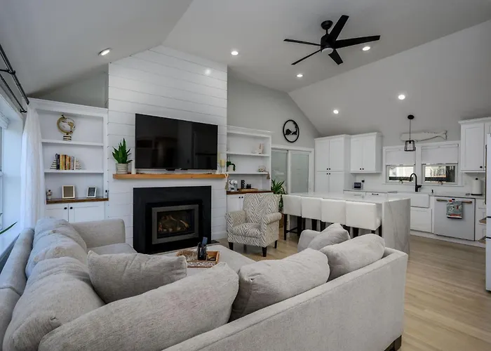 Family Tides: Private Retreat With Pool Hot Tub