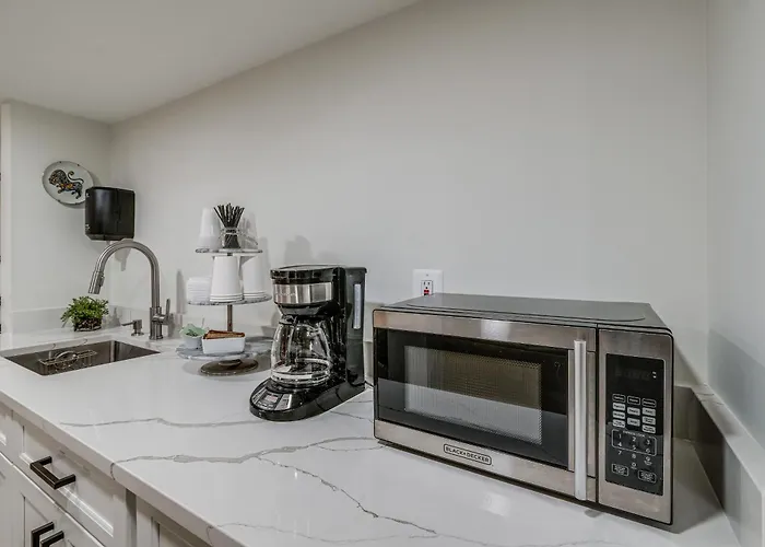 15 Mi To The White House! Modern Apt W/ Deck