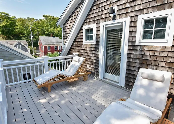 4 Min Walk To Commercial Street And Beach