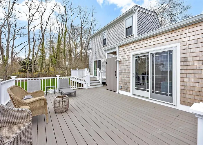 3 Bedroom Cape House By Leavetown Vacations