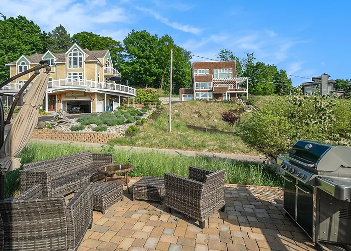 Spacious 4Bdr Blue Haven Cottage In Grand Haven 150
