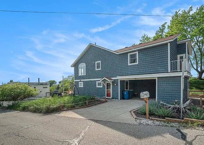 Spacious 4Bdr Blue Haven Cottage In Grand Haven 150