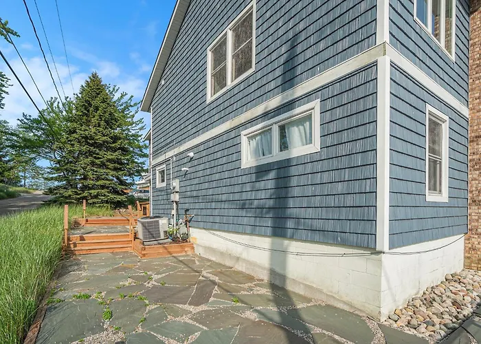 Spacious 4Bdr Blue Haven Cottage In Grand Haven 150