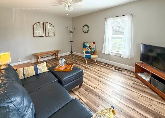 Peaceful Franklin Cottage ~ 1 Mi To Downtown!