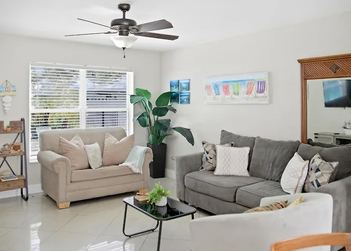 Coastal Haven: Family-Friendly House with Pool Near Beaches