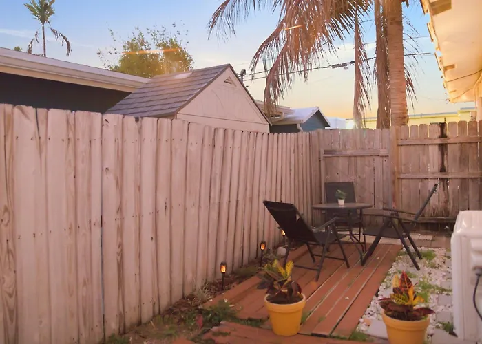 Private Home, King Room- Pool & Patios - Near Beaches & Dining