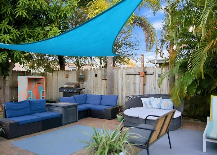 Coastal Haven: Family-Friendly House with Pool Near Beaches