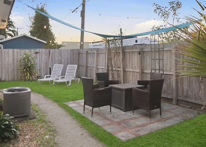 Private Home, King Room- Pool & Patios - Near Beaches & Dining