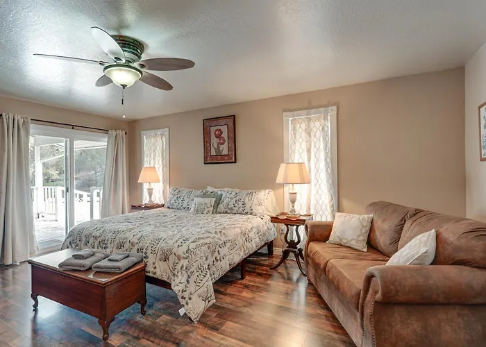 Sweeping Views! Charming Home Near Dtwn Jamestown