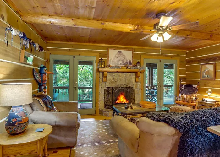 'Drifting Feather' Mountain Cabin: Waterfront Deck