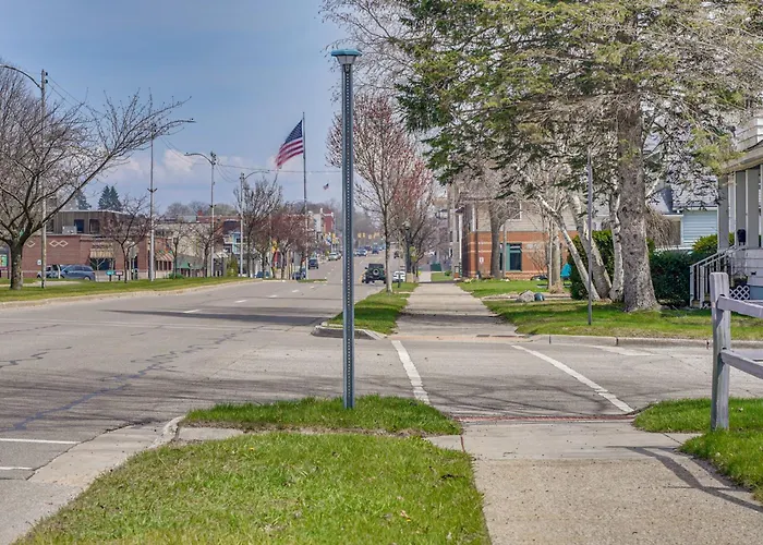 Ludington Vacation Rental - Walk To Lake Michigan!