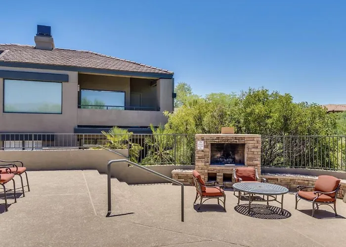 Spacious Tucson Retreat 3 King Beds Poolsspas, Mountain Views, Hikinggolf