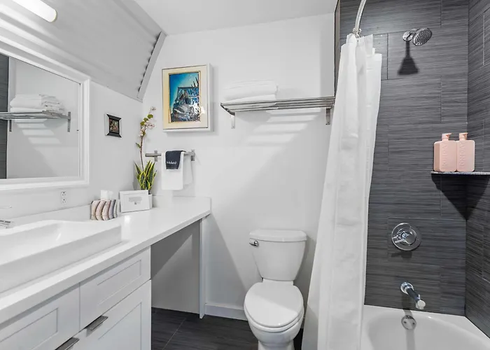 The Moon Quonset Hut Vacation Rental Heated & Chilled Pool