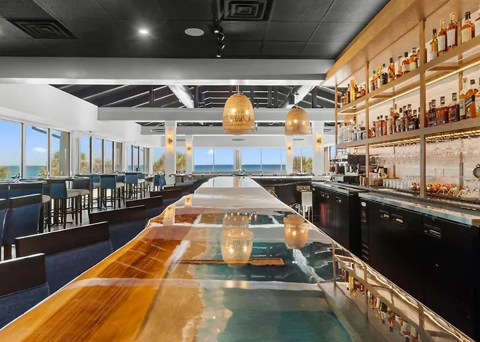 Beachy 5Th Floor Oceanfront Room