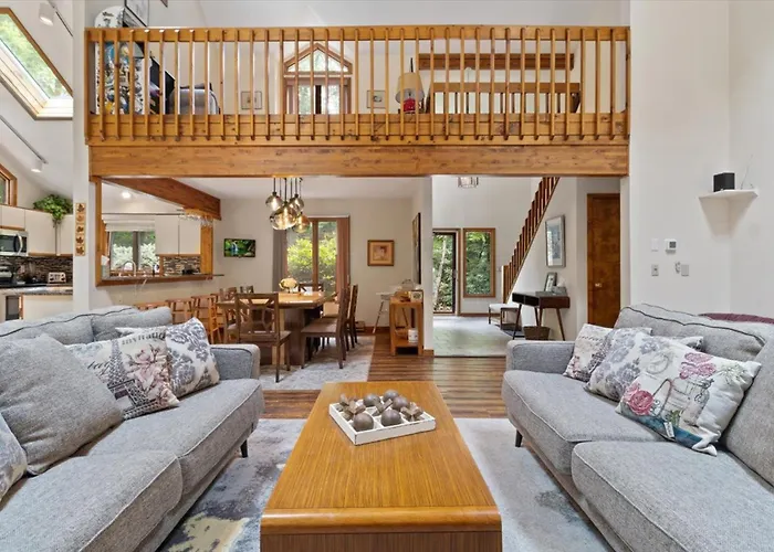 Split Rock Classic Chalet - Game Room & Family Friendly