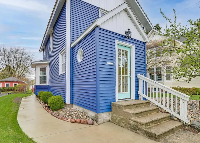 Ludington Home W/ 6 Bicycles < 1 Mi To Beach!