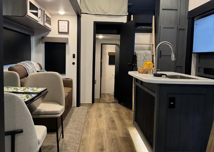 Extra Large 4 Bedroom With Two Full Bath Glamping Rv With Golf Cart