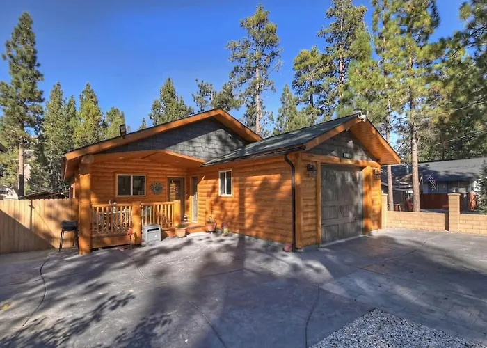 Stylish Elysian Big Bear Cabin W Enclosed Backyard