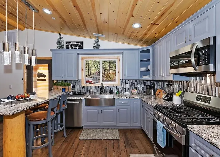 Stylish Elysian Big Bear Cabin W Enclosed Backyard
