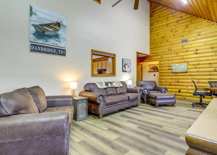 Boat Dock: Pet-Friendly Douglas Lake Getaway!