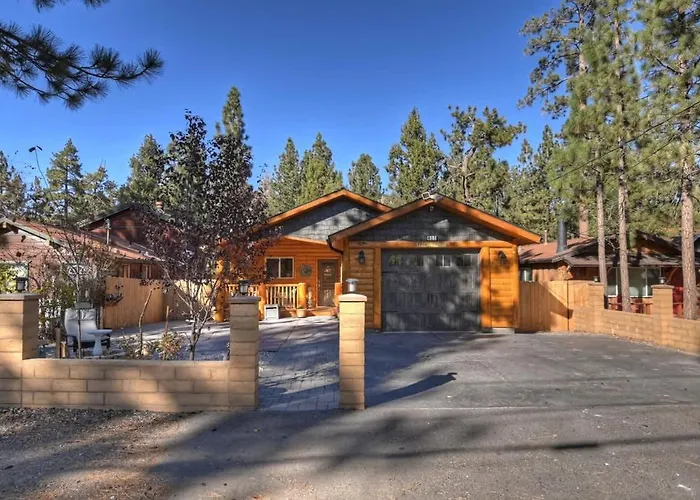 Stylish Elysian Big Bear Cabin W Enclosed Backyard