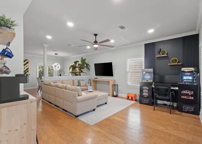Walk To Upscale 30A! Pool, 5 Bikes, Smart Toilet, Rain Shower