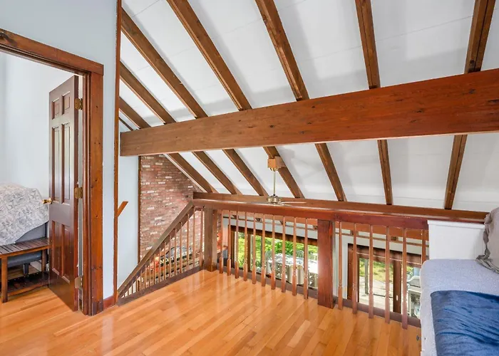 Dog-Friendly Cape Cottage Near Beach Towns