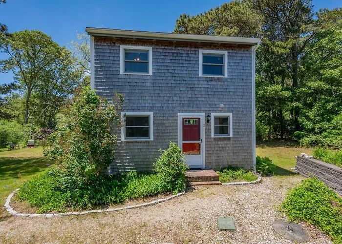 Dog-Friendly Cape Cottage Near Beach Towns