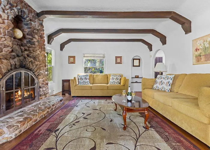 Lovely Tudor Home With Pool & Spa Near Russian River