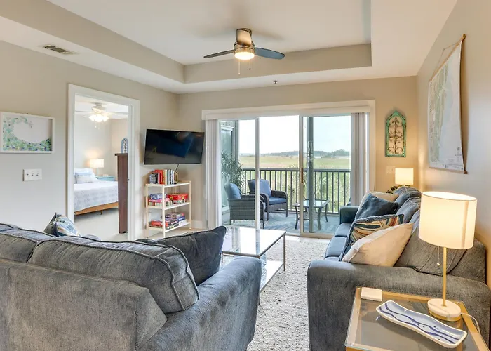 Darien Condo W/ Boat Dock Access: Walk To Downtown
