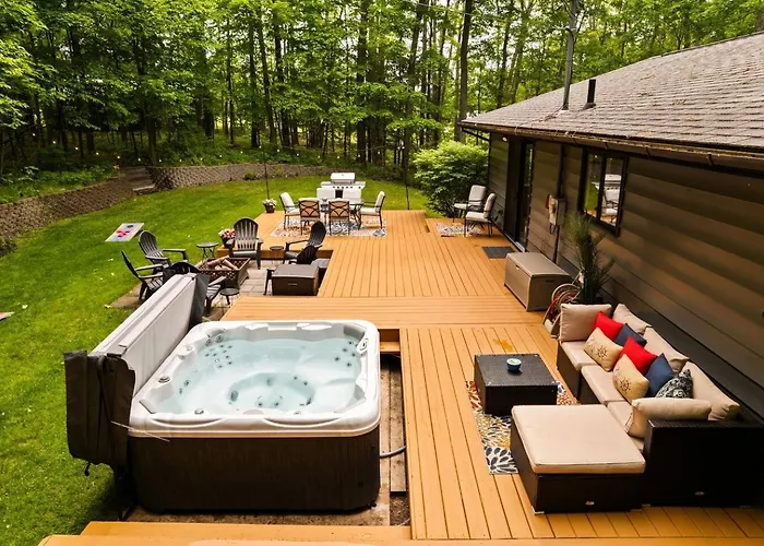 Private & Convenient-Hot Tub-Fire Pit-Game Room!